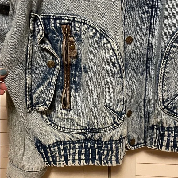 Vintage stone washed Light Blue Denim Jacket - Picture 2 of 10